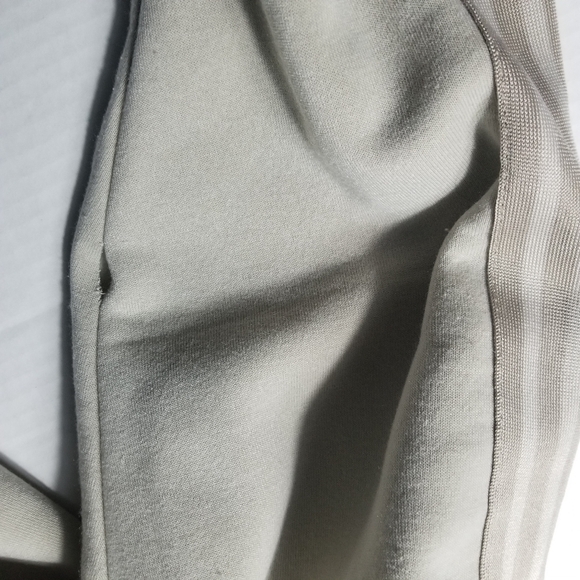 ORIGINALS WOMEN'S TAN SWEATSHIRT SIZE SMALL (READ FULL DESCRIPTION) - Picture 16 of 16